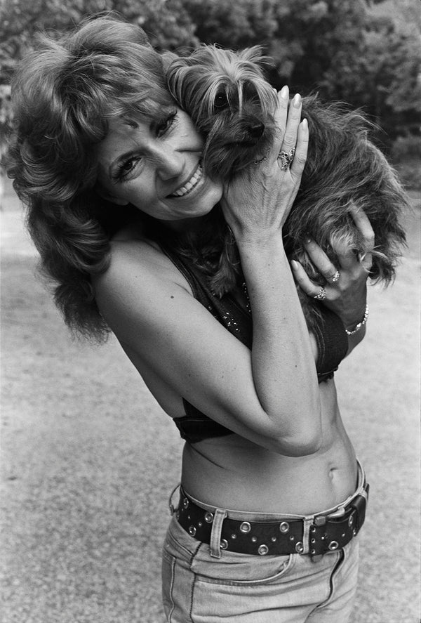Dottie West and her dog, Tiger, 1975